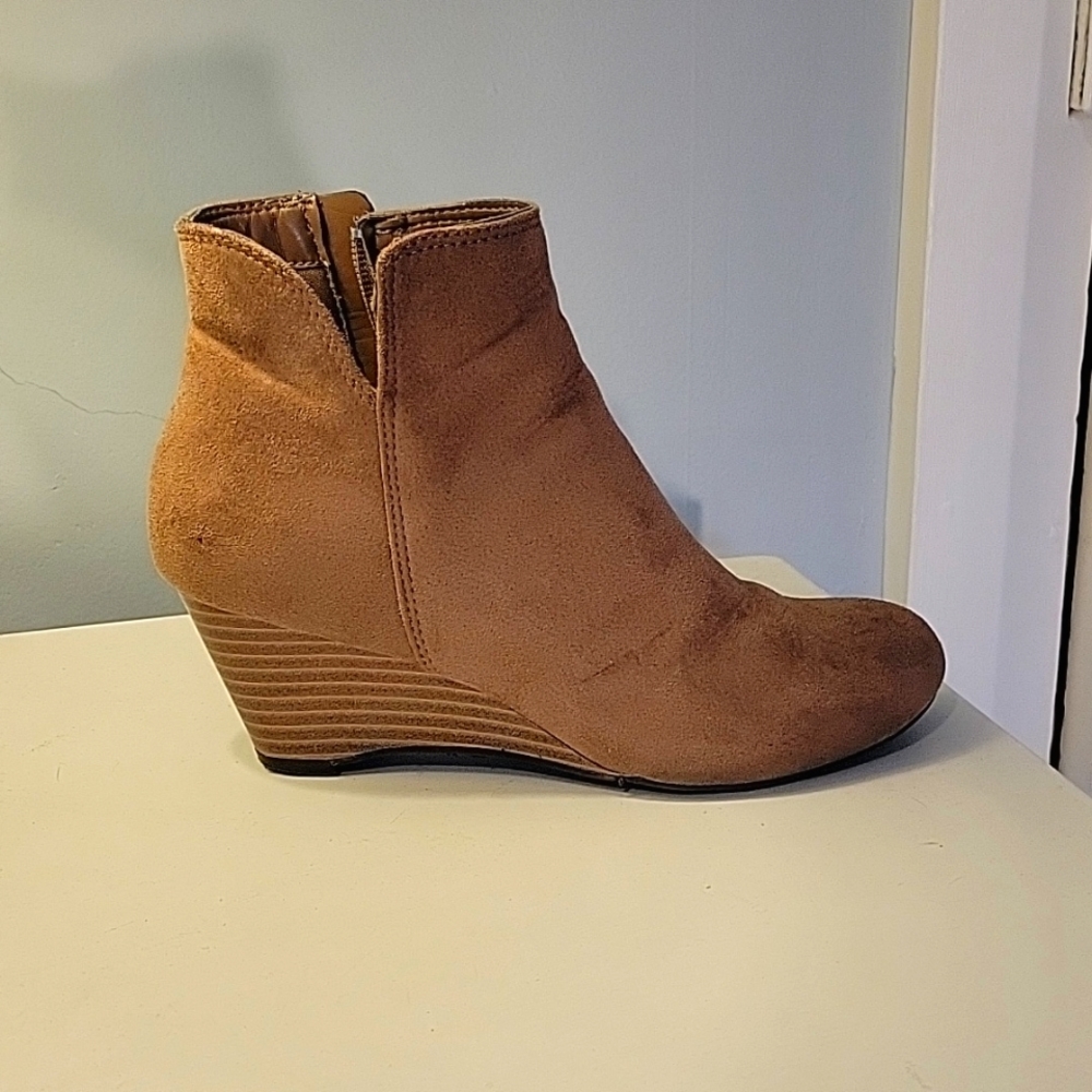 Suede wedge shoes